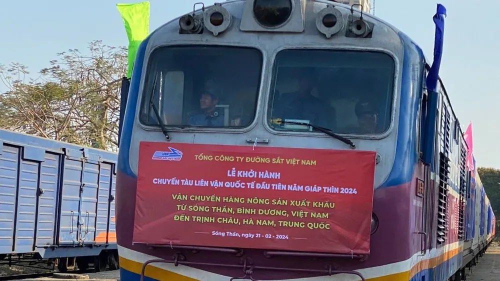 Bình Dương: Khởi hành 21 toa hàng nông sản xuất khẩu sang Trung Quốc