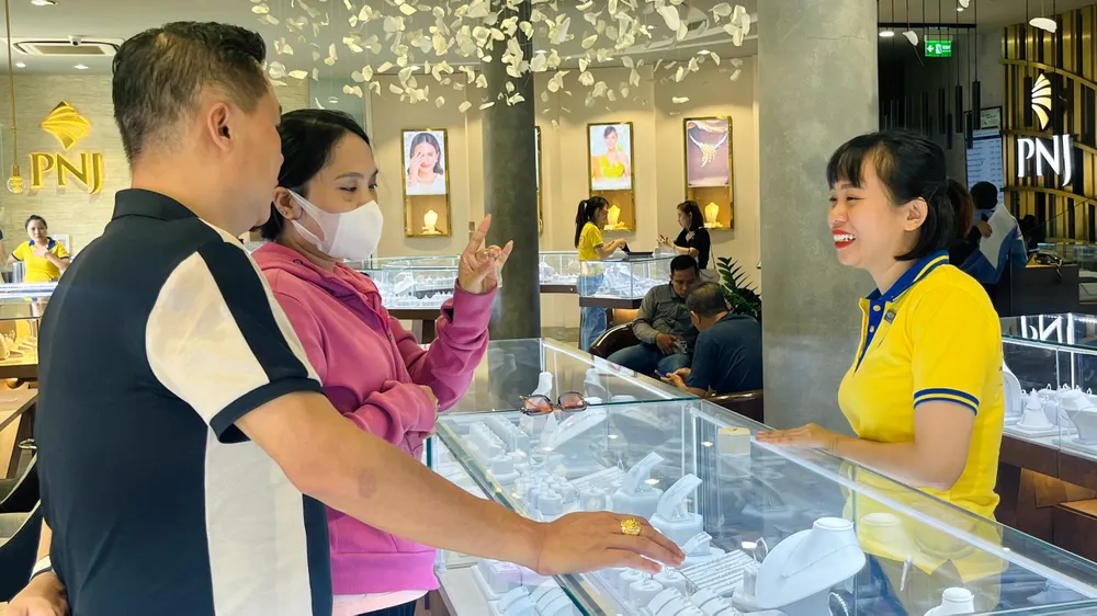 Giá vàng trong nước sáng nay quay đầu giảm theo giá vàng thế giới 