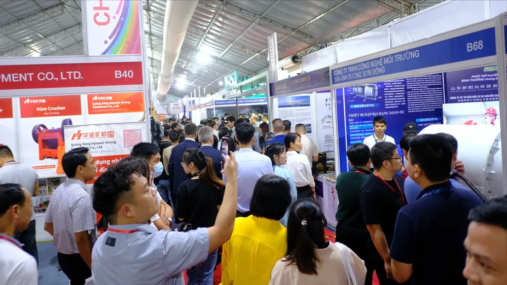 Khai mạc triển lãm về công nghiệp khai thác khoáng sản và xây dựng tại Việt Nam 