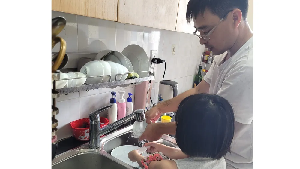 Hãy để “bão giông” bên ngoài cánh cửa