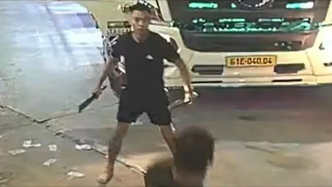 Hình ảnh ẩu đả được camera khu vực cây xăng ghi lại
