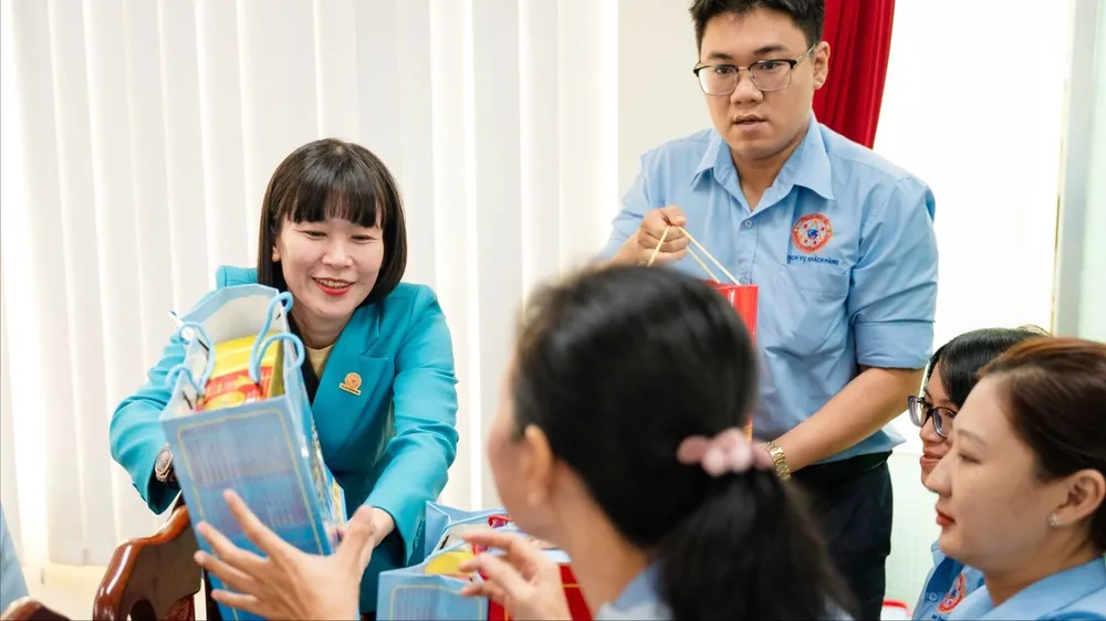 Công ty Yến sào Khánh Hòa gặp mặt gia đình chính sách 