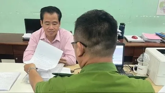 Công an làm việc với Sĩ 