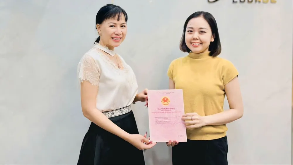 Doanh nghiệp tặng thưởng nhân viên bằng sổ đỏ