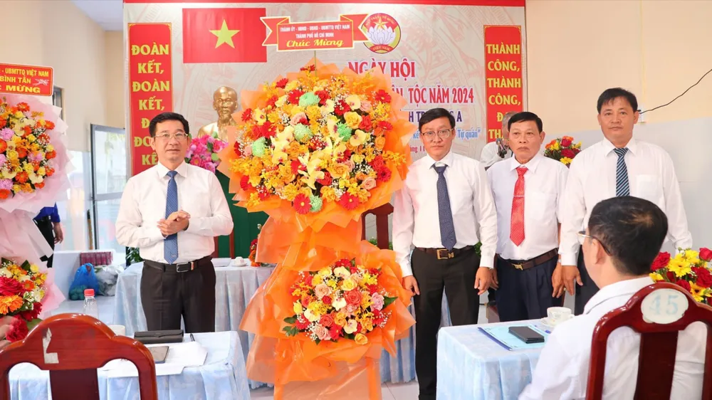 Vận động nhân dân tích cực tham gia xây dựng Đảng, chính quyền trong sạch, vững mạnh