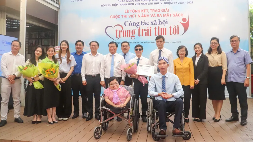 Trao giải cuộc thi viết và ảnh "Công tác xã hội trong trái tim tôi" 