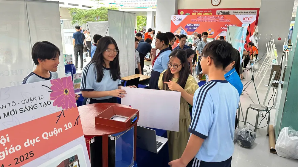 Quận 10: Học sinh và giáo viên chia sẻ kinh nghiệm tại Ngày hội chuyển đổi số năm 2024