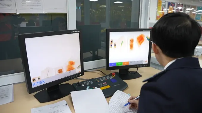 Thương mại điện tử tăng 20% nhưng khó quản livestream và các sàn xuyên biên giới