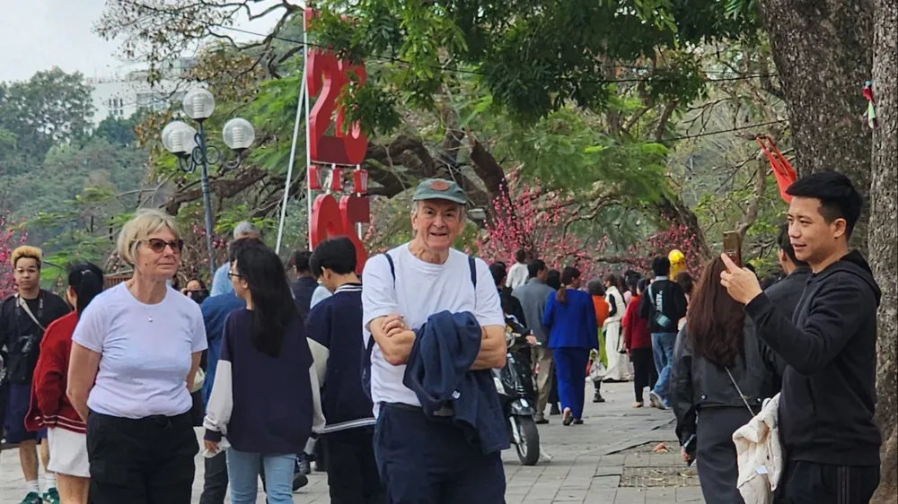 Hà Nội đón khoảng 1 triệu lượt du khách dịp Tết Nguyên đán Ất Tỵ. Ảnh THU HÀ