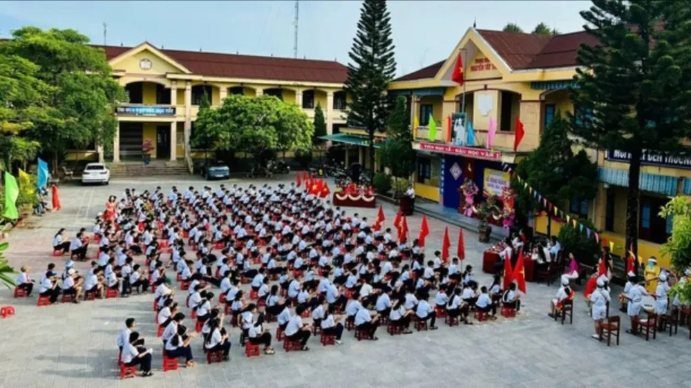 Xác minh người phụ nữ dụ dỗ đón học sinh lớp 6 trước trường học ở Quảng Trị