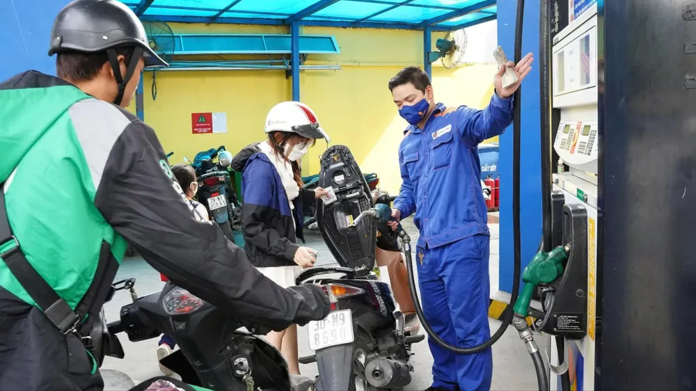 Giá xăng bật tăng sau 3 kỳ giảm liên tiếp