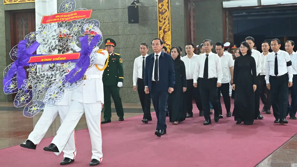 Bí thư Thành ủy TPHCM Nguyễn Văn Nên viếng Giáo sư, Tiến sĩ Phan Lương Cầm