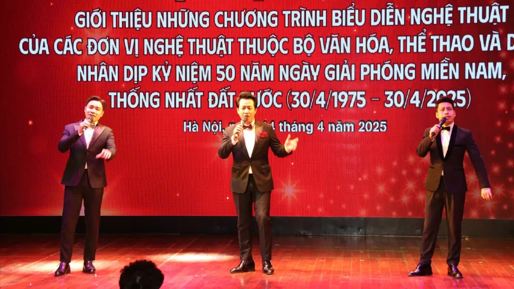 Tổ chức chuỗi chương trình biểu diễn nghệ thuật chào mừng ngày thống nhất đất nước