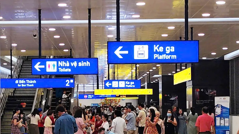 Ga metro Bến Thành tạm ngừng nhận khách cổng số 1 và 2