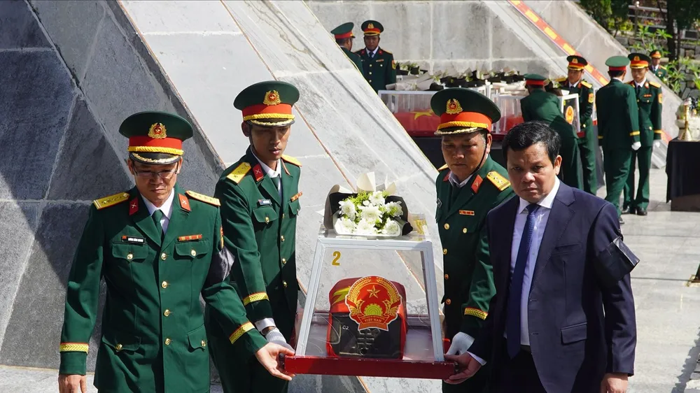 Kon Tum truy điệu, an táng 26 hài cốt liệt sĩ