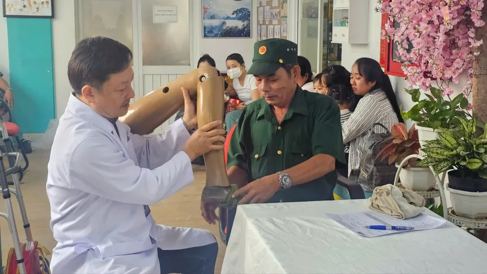 Hỗ trợ phương tiện trợ giúp, dụng cụ chỉnh hình cho người có công tại TPHCM