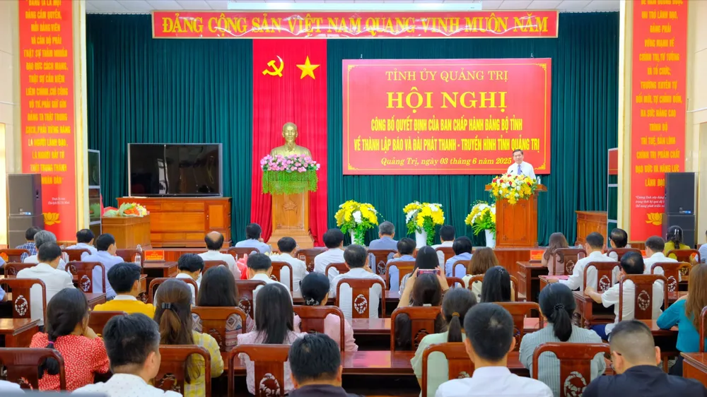 Công bố quyết định thành lập Báo và Đài Phát thanh - Truyền hình tỉnh Quảng Trị