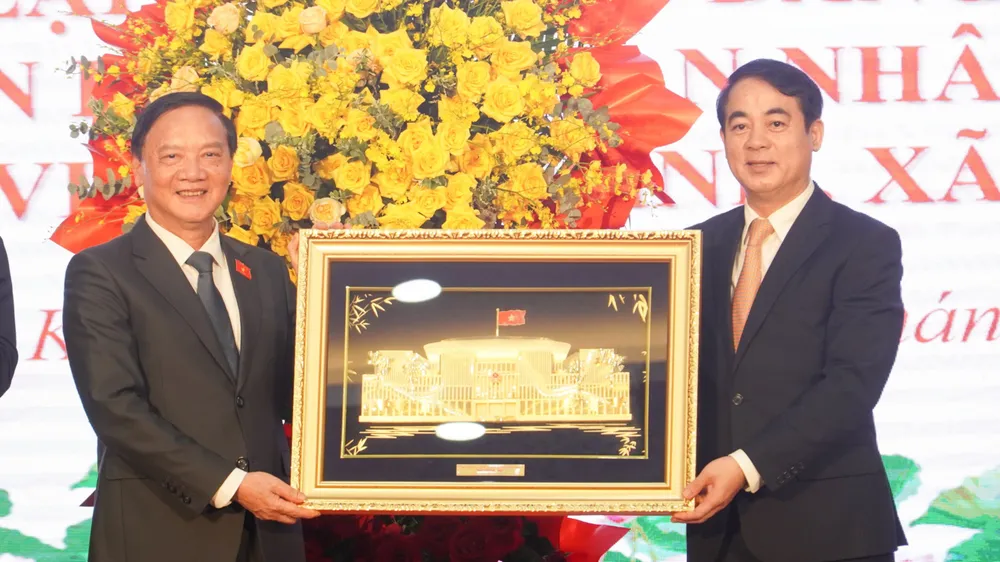 Công bố các lãnh đạo, nhân sự chủ chốt của tỉnh Khánh Hòa mới