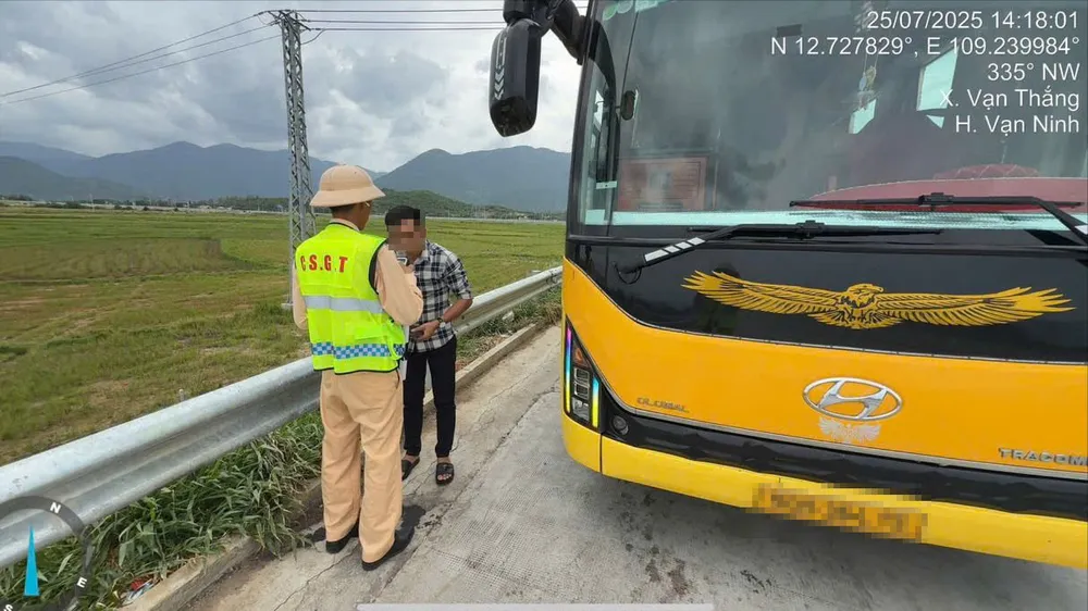 Tổng kiểm soát xe kinh doanh vận tải toàn quốc