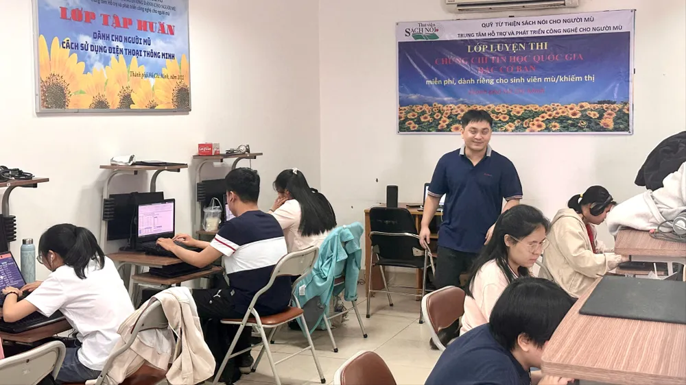 Thư viện sách nói Hướng Dương dành cho người mù có giám đốc mới
