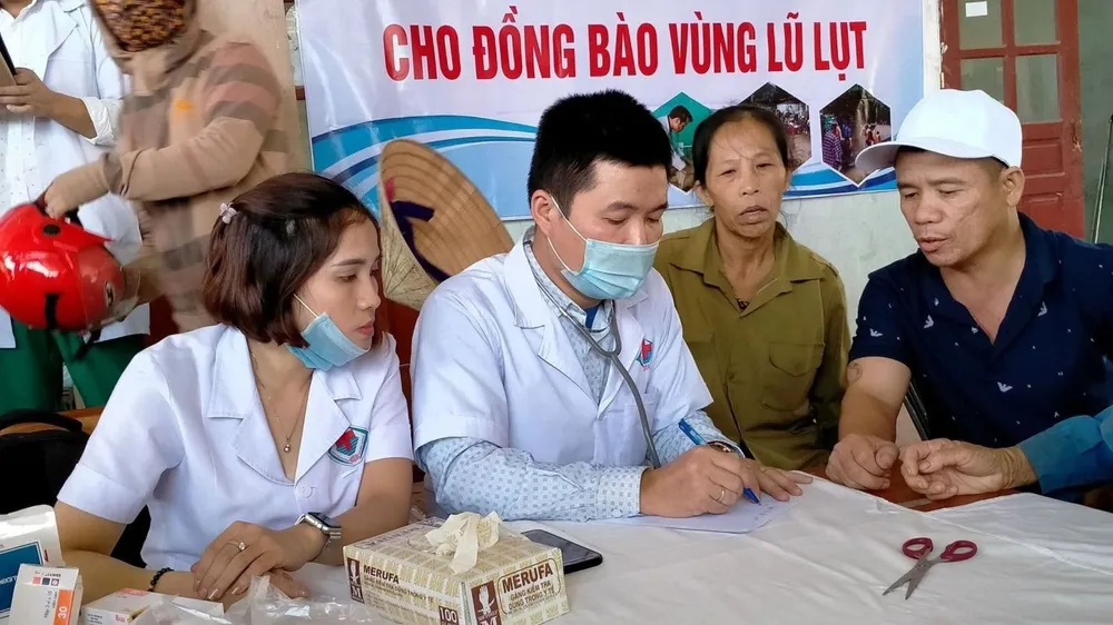 Không được để thiếu thuốc chữa bệnh và tăng giá trong mùa mưa lũ