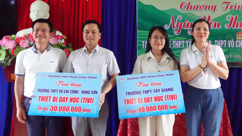 “Ngày yêu thương” tiếp sức học sinh vùng cao, vùng biên giới