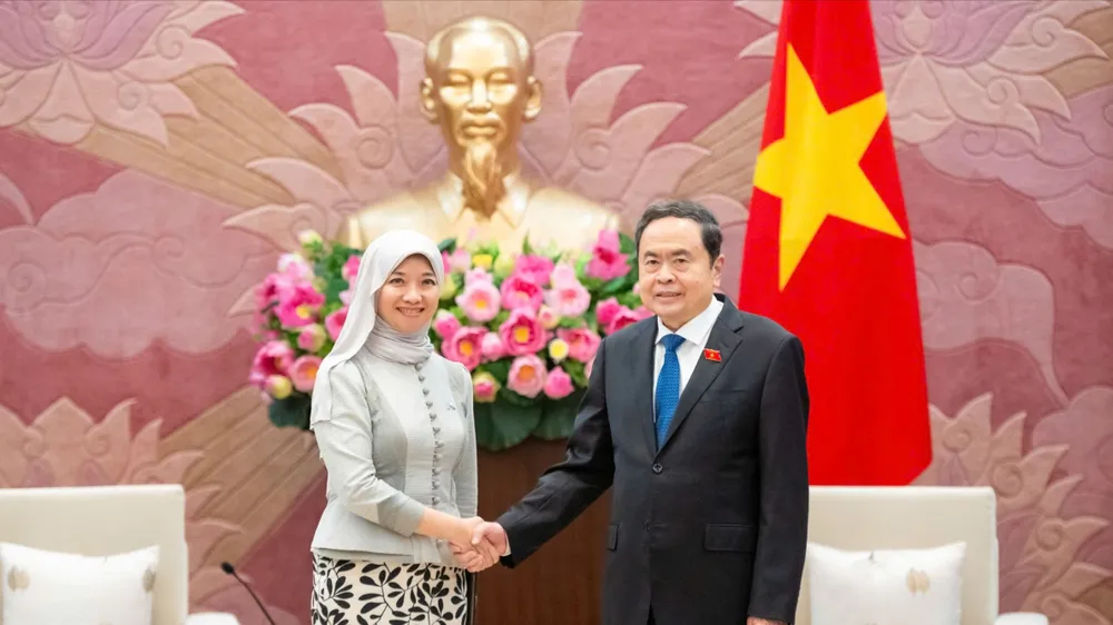 Chủ tịch Quốc hội Trần Thanh Mẫn tiếp Tổng Thư ký AIPA Siti Rozaimeriyanty Dato Haji Abdul Rahman. Ảnh: VIẾT CHUNG