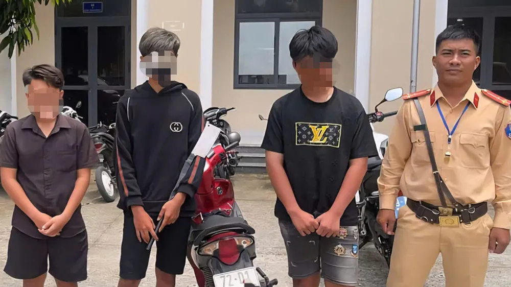 3 thiếu niên mang hung khí giải quyết mâu thuẫn