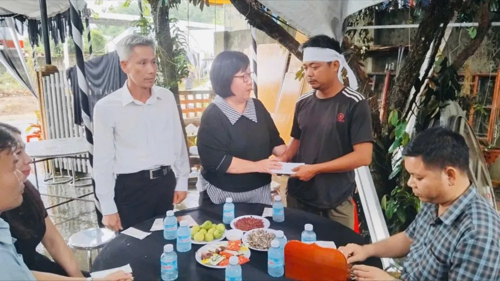 TPHCM: Thăm hỏi, chia sẻ mất mát với gia đình 3 mẹ con tử vong vì tai nạn
