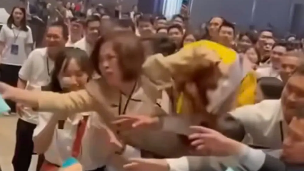 Xác minh, làm rõ vụ clip giành giật phiếu mua căn hộ