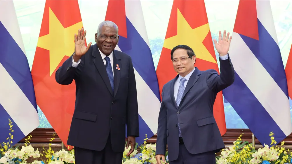 Thủ tướng Phạm Minh Chính hội kiến Chủ tịch Quốc hội Cuba Esteban Lazo Hernández, chiều 1-10. Ảnh: QUANG PHÚC