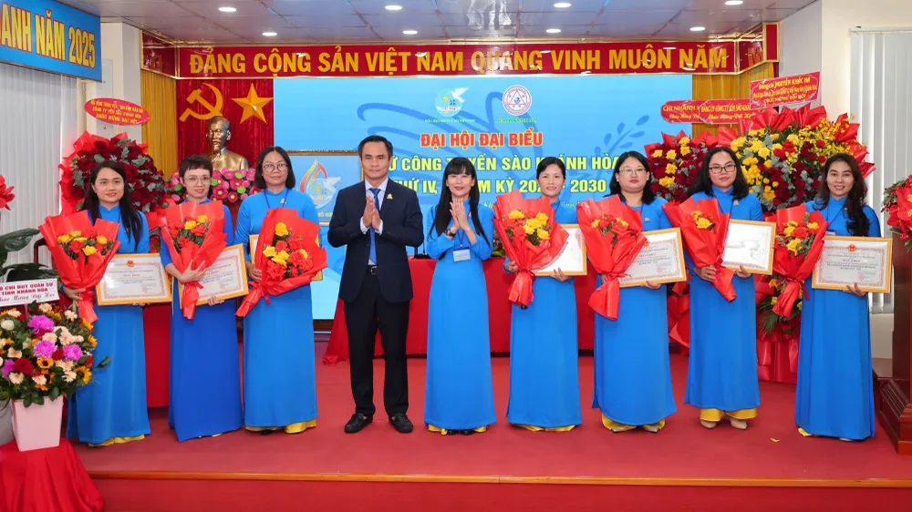 Bà Trịnh Thị Hồng Vân – Chủ tịch HĐTV tiếp tục giữ chức Chủ tịch Hội Phụ nữ Công ty Yến Sào Khánh Hòa