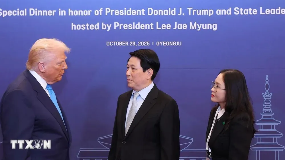 Chủ tịch nước gặp Tổng thống Hoa Kỳ và lãnh đạo cấp cao các nước dự APEC 2025