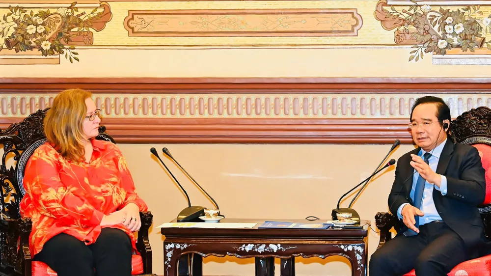 Chủ tịch UBND TPHCM Nguyễn Văn Được tiếp Bộ trưởng Ngoại thương và Phát triển Hà Lan Aukje de Vries. Ảnh: VIỆT DŨNG 