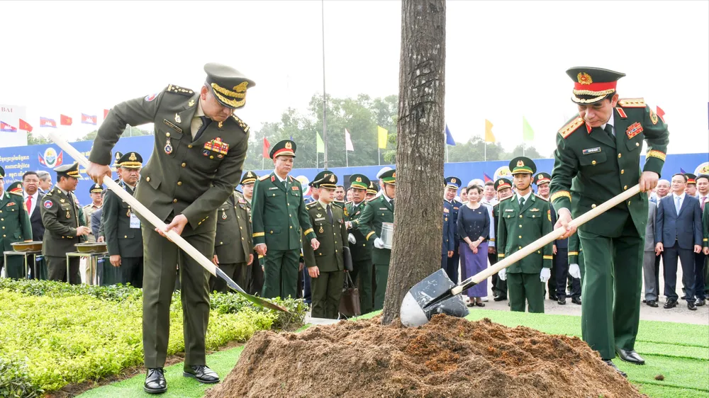 Phó Thủ tướng Campuchia Tea Seiha dự Giao lưu hữu nghị quốc phòng biên giới Việt Nam - Campuchia