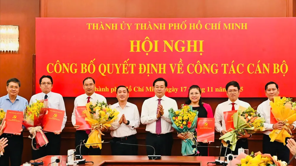 TPHCM công bố nhiều quyết định về công tác cán bộ