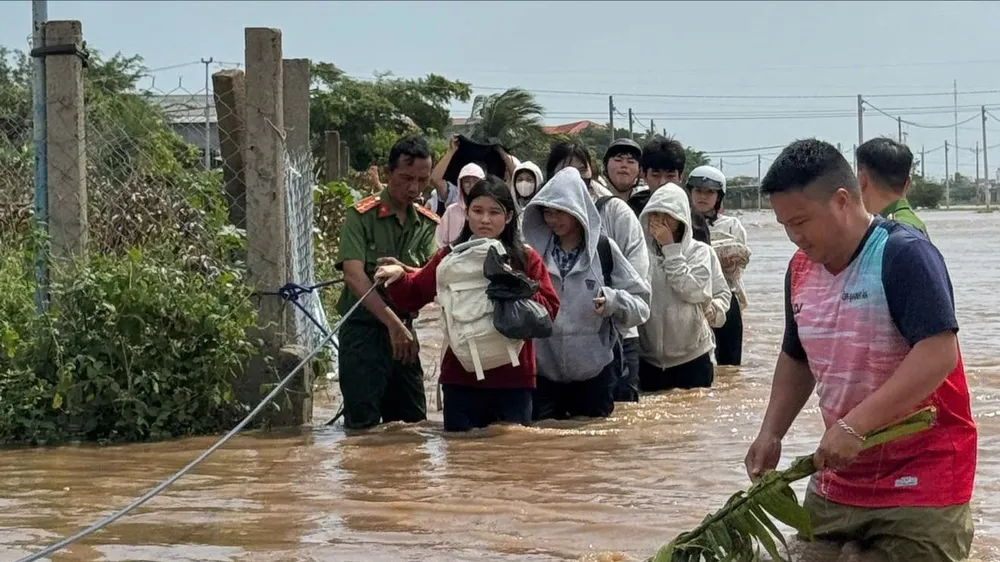 Khánh Hòa: Nhiều khu vực ngập cục bộ sau mưa lớn