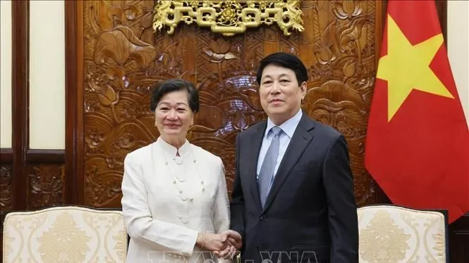 Chủ tịch nước Lương Cường tiếp Đại sứ Vương quốc Campuchia tại Việt Nam Chea Kimtha chiều 29-12. Ảnh: VIẾT CHUNG.
