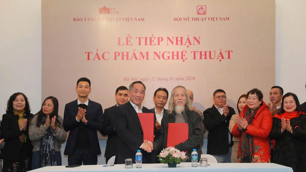 Ký nhận bàn giao các tác phẩm mỹ thuật