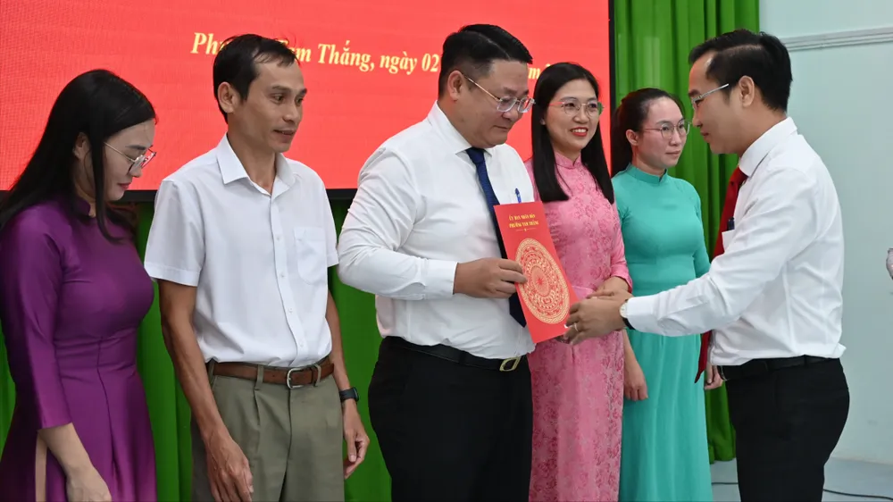Phường Tam Thắng thành lập đơn vị trực thuộc, trao quyết định nhân sự