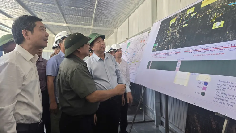 Thủ tướng Phạm Minh Chính kiểm tra tuyến cao tốc Bắc - Nam đoạn qua Đắk Lắk