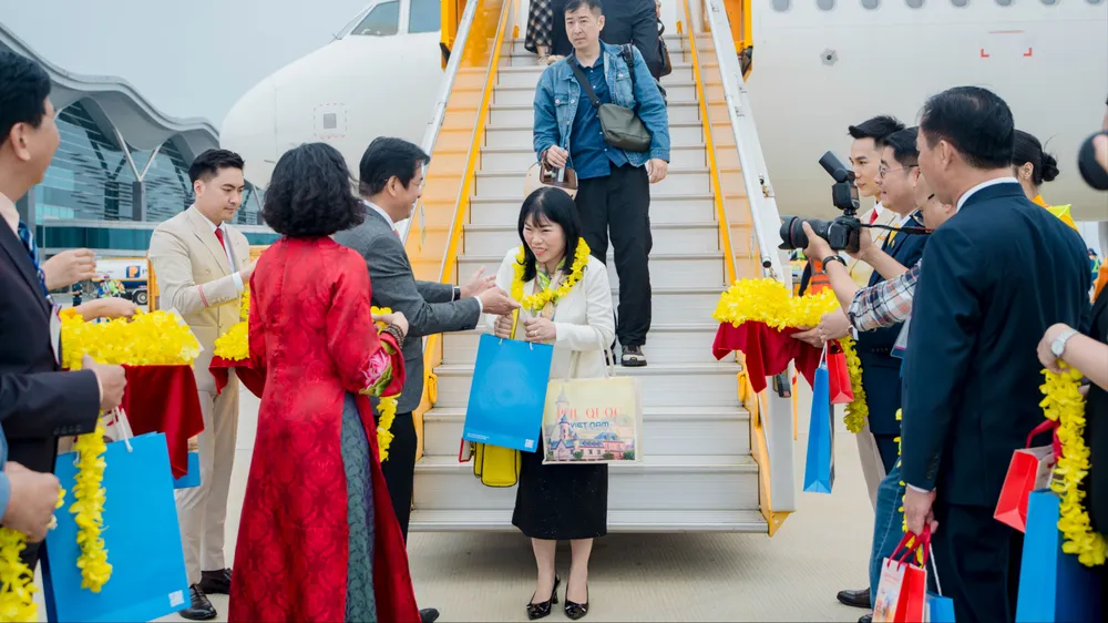 Đón chuyến bay thẳng đầu tiên chặng Cam Ranh – Phú Quốc