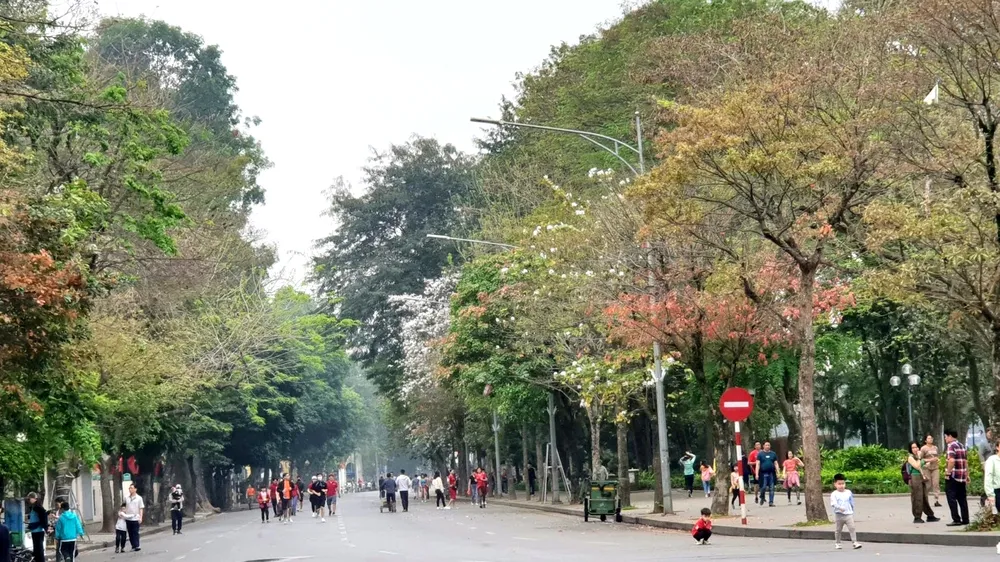 Hà Nội trong sắc màu tháng Ba