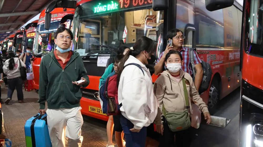 Cao điểm đi lại dịp lễ 30-4, 1-5: Tăng cường phương tiện, kiểm soát giá vé