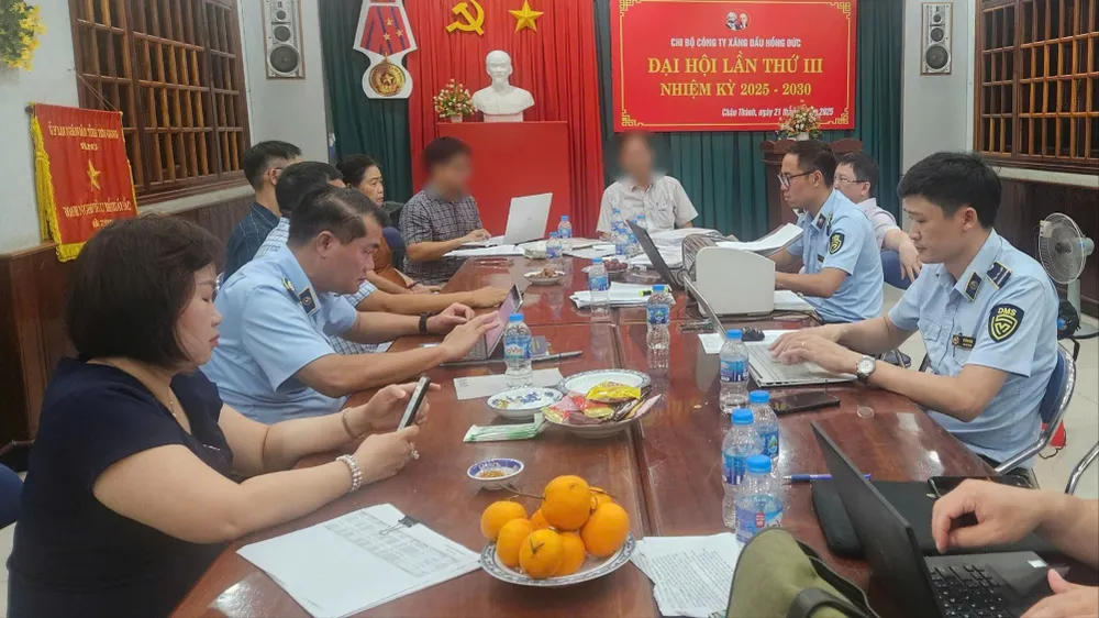 Hai doanh nghiệp đầu mối kinh doanh xăng dầu bị xử phạt 320 triệu đồng