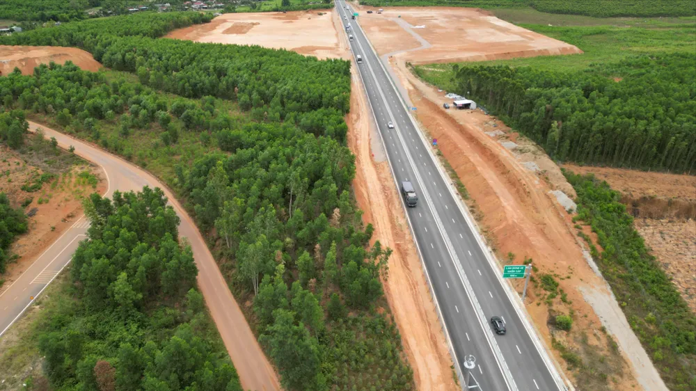 Hai trạm dừng nghỉ trên cao tốc Quảng Ngãi – Quy Nhơn chậm tiến độ 