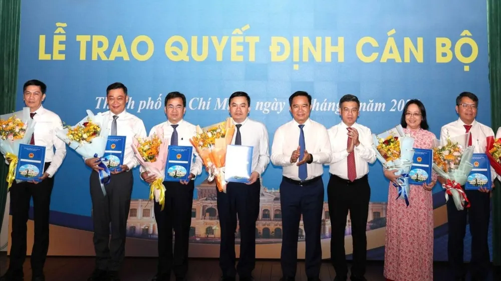 Chủ tịch UBND TPHCM điều động, bổ nhiệm nhiều cán bộ chủ chốt