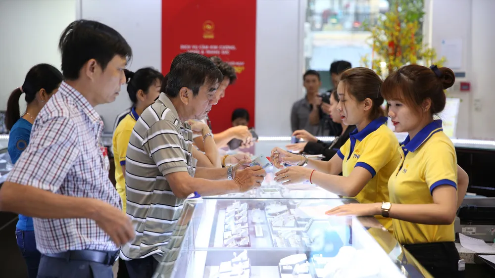 Sáng 17-7, giá vàng trong nước giảm mạnh