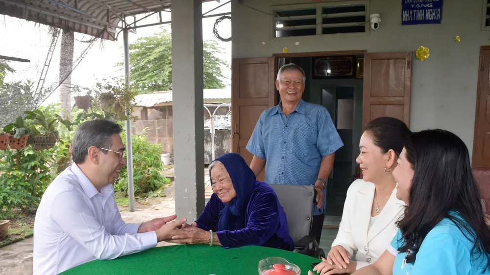 Lãnh đạo TPHCM thăm, tri ân Mẹ Việt Nam Anh hùng