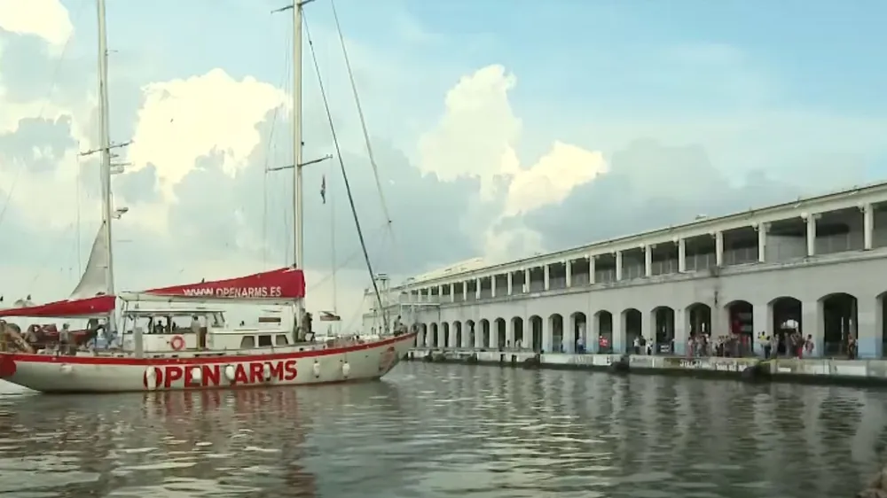 Mỹ mở chuyến bay viện trợ nhân đạo tới Cuba 